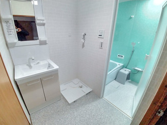 洗面リフォーム 洗濯機置き場を新設した使いやすい洗面所と、お手入れがラクな浴室