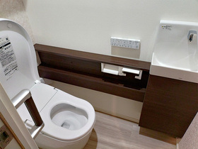 トイレリフォーム友人にもすすめたくなる、お掃除楽々タンクレストイレ